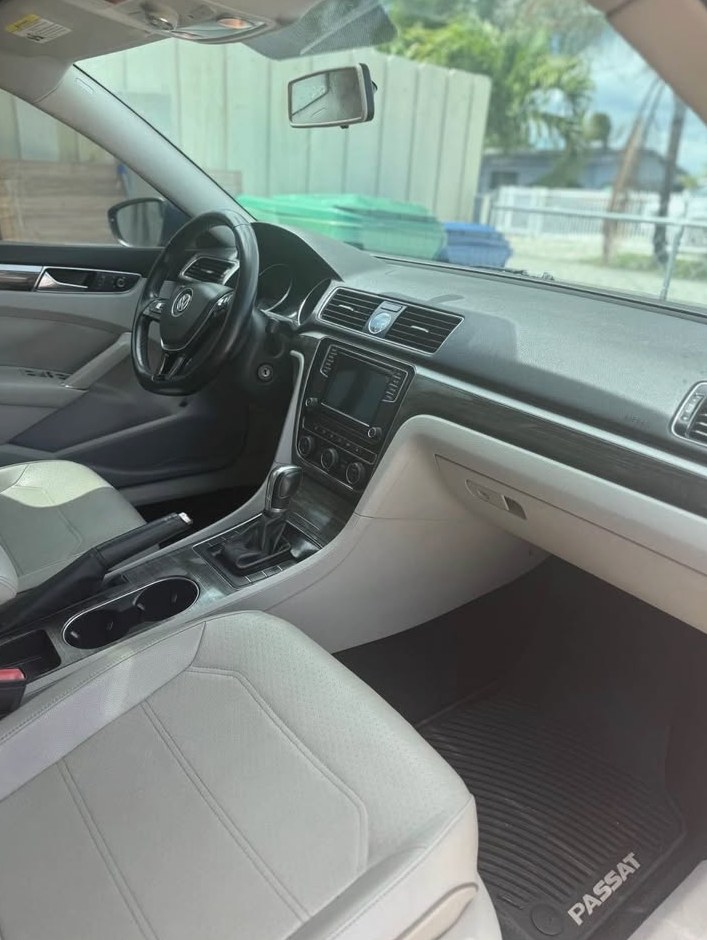2016 Volkswagen Passat 1.8T SE