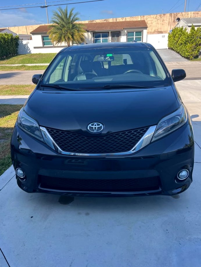 2016 Toyota Sienna SE Minivan