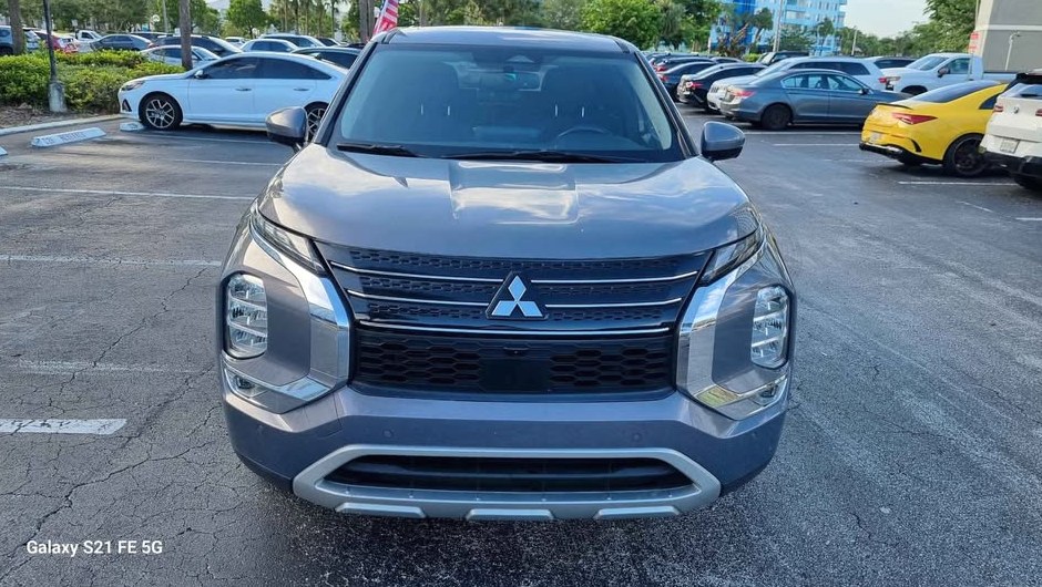 2022 Mitsubishi Outlander SE