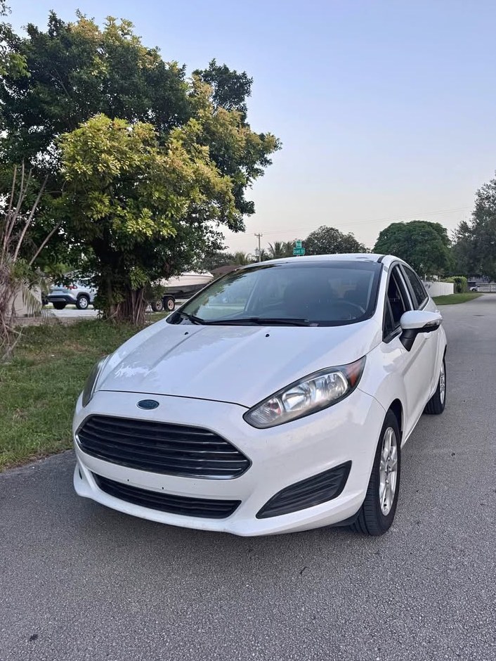 2015 Ford Fiesta SE Hatchback