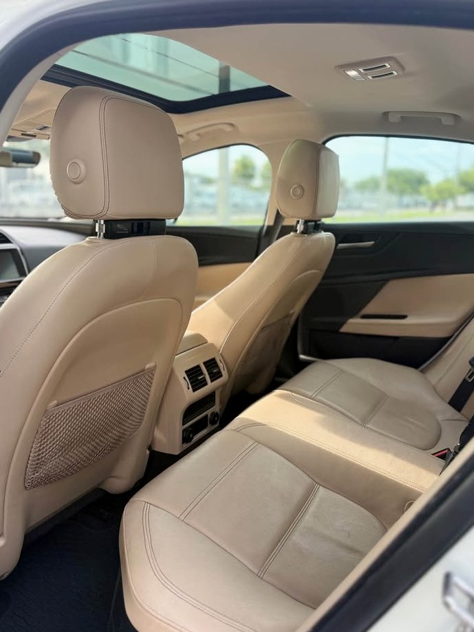 2019 Jaguar XE 25t R-Sport