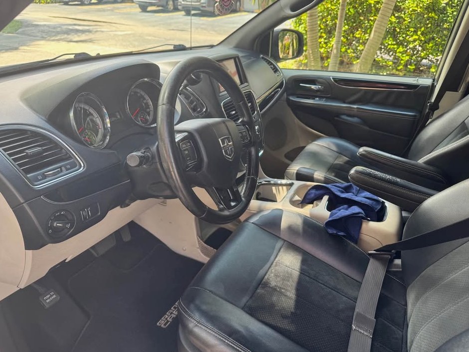 2017 Dodge Caravan LE Minivan