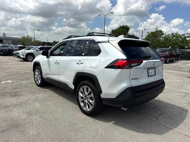 2025 Toyota Rav4 XLE Premium