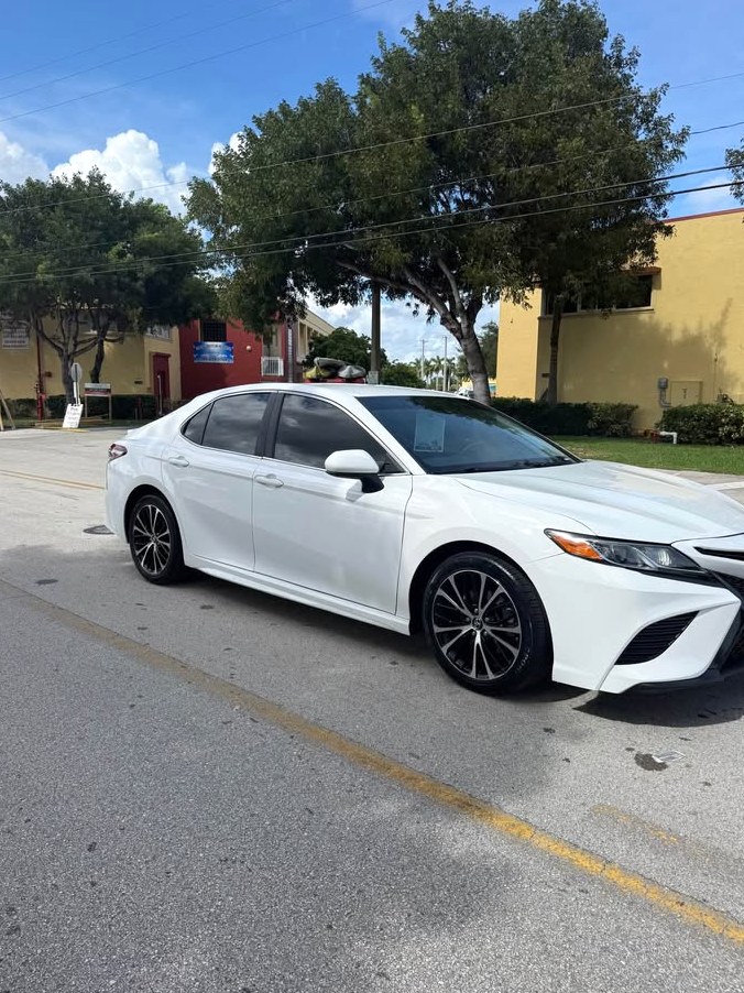 2019 Toyota Camry SE Sedan