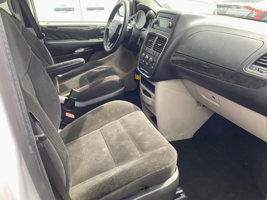 2017 Dodge Caravan passenger Van