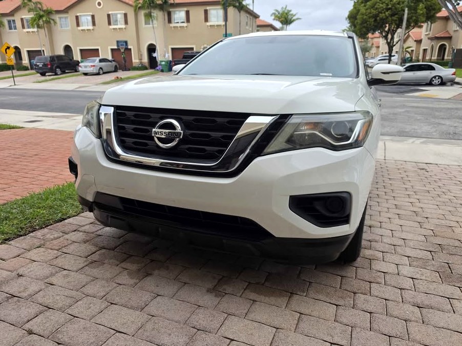2017 Nissan Pathfinder LE Sport