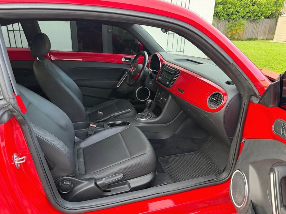 2013 Volkswagen Beetle 2.5L Hatchback