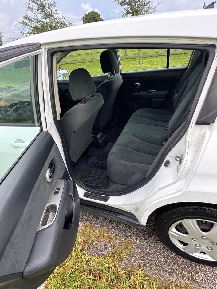 2012 Nissan Versa S Hatchback