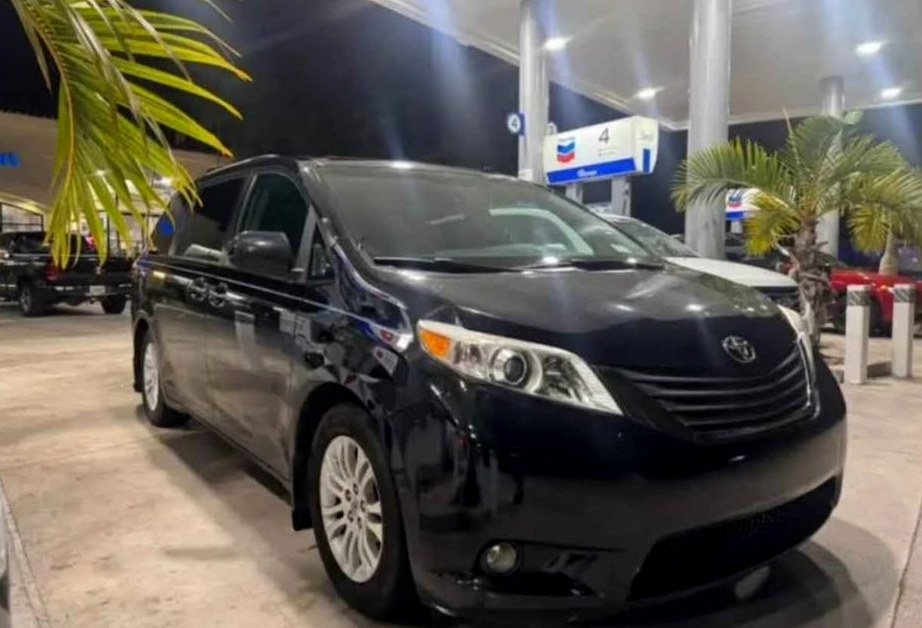 2016 Toyota Sienna XLE Limited