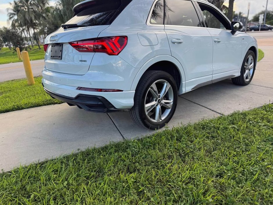 2022 Audi Q3 S line