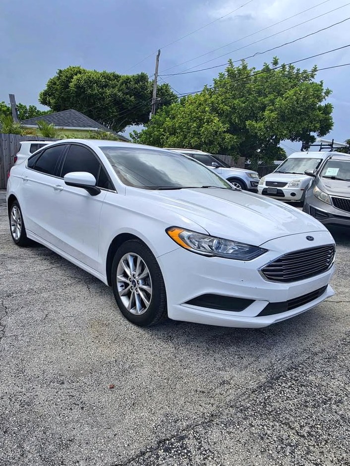 2017 Ford Fusion SE Sedan