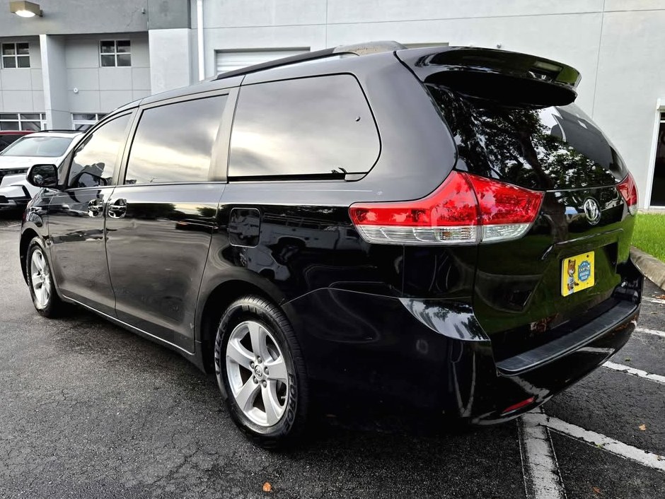 2014 Toyota Sienna LE Minivan
