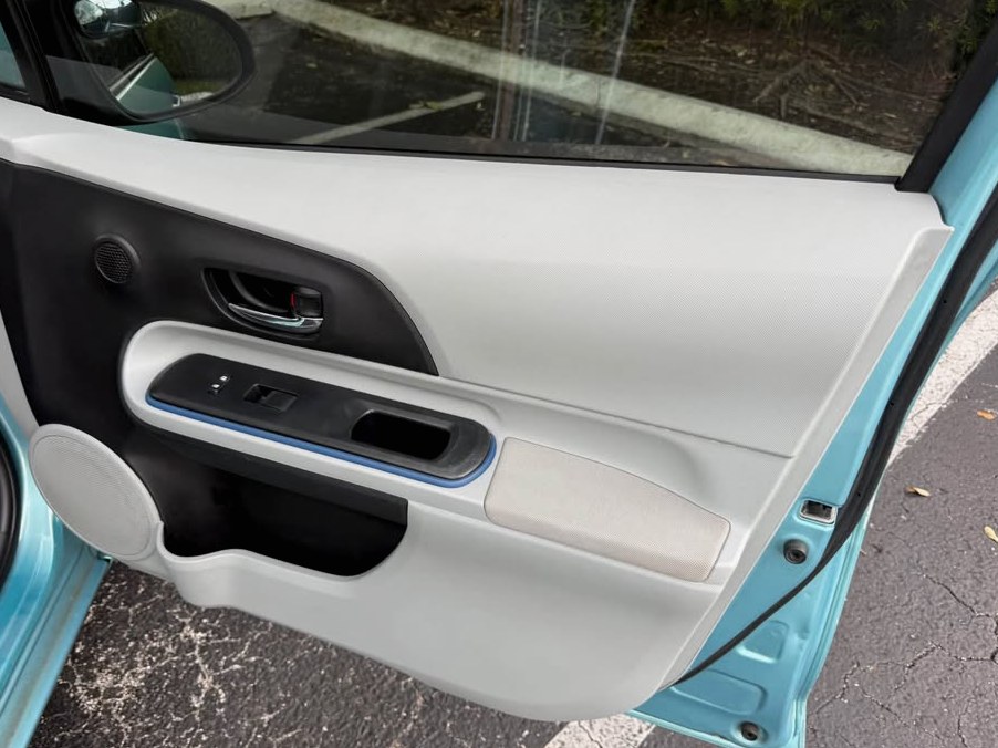 2013 Toyota Prius c One