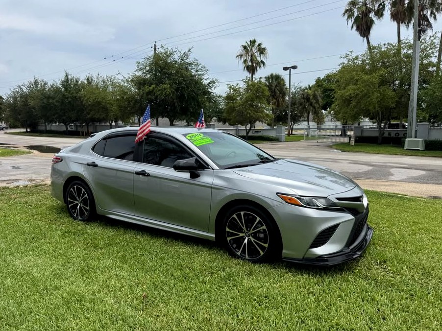 2019 Toyota Camry SE Sedan