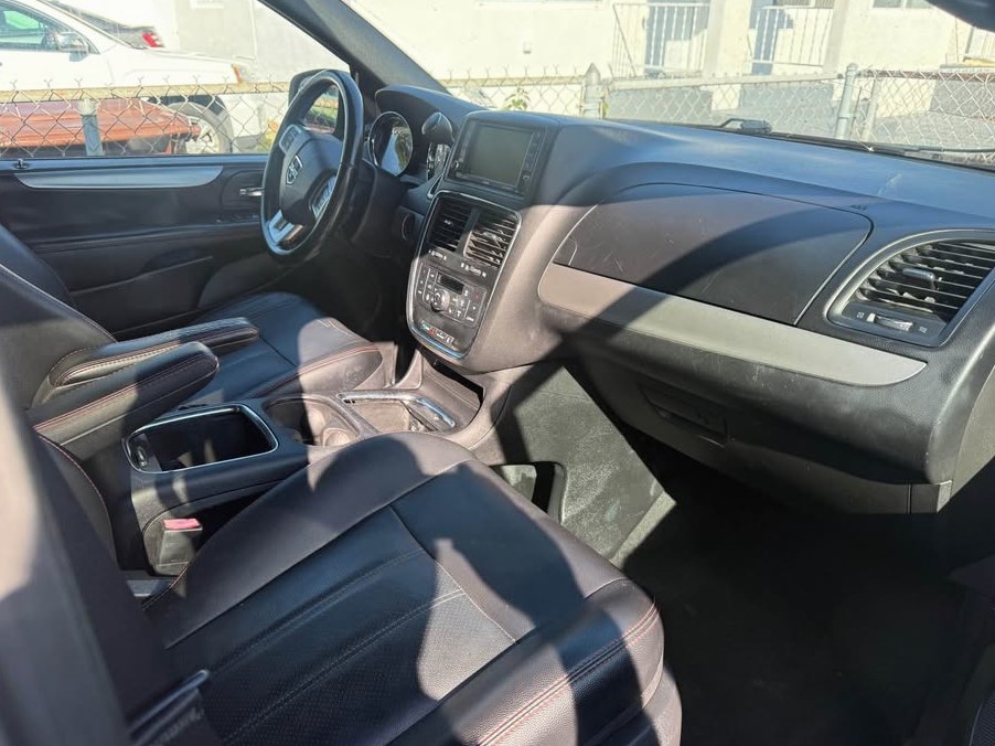2019 Dodge Caravan passenger SXT