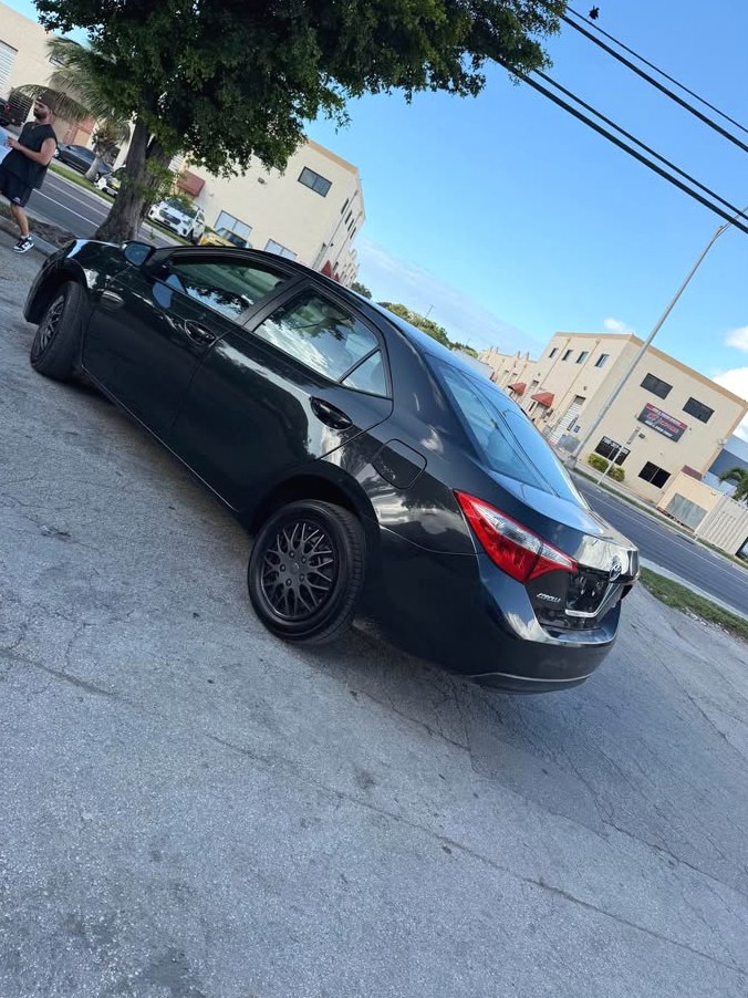 2015 Toyota Corolla LE Sedan