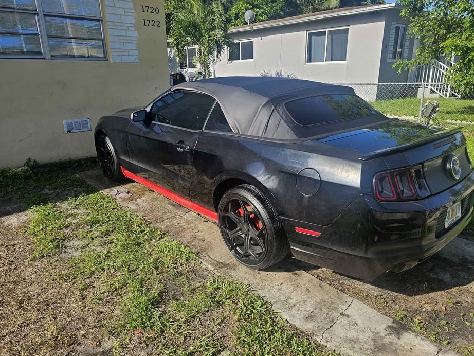 2014 Ford Mustang V6 Convertible