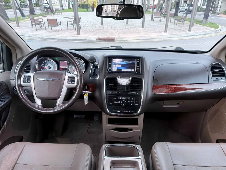 2014 Chrysler Town & country