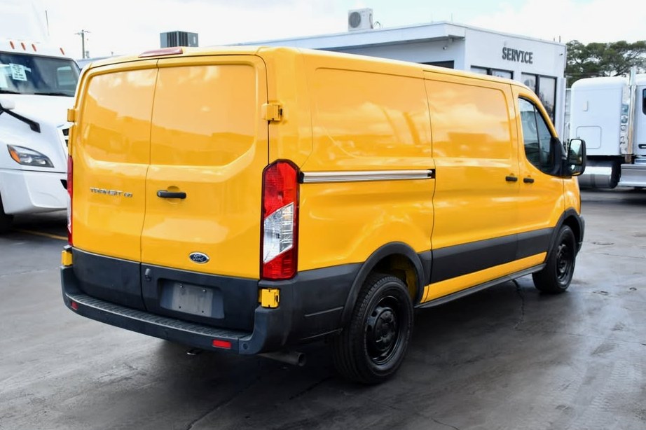 2021 Ford Transit 150 cargo