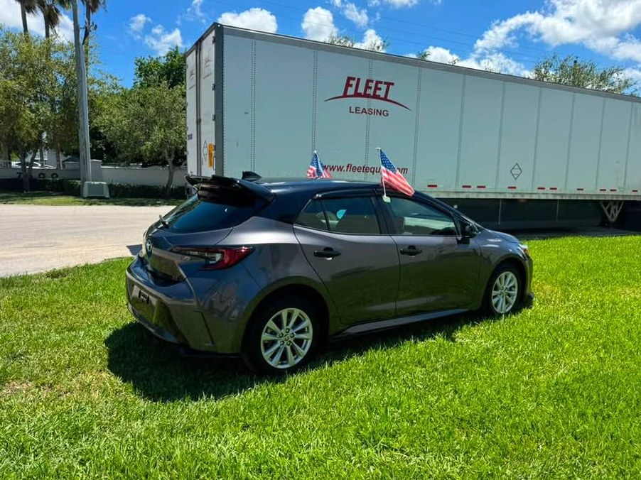 2025 Toyota Corolla SE hatchback