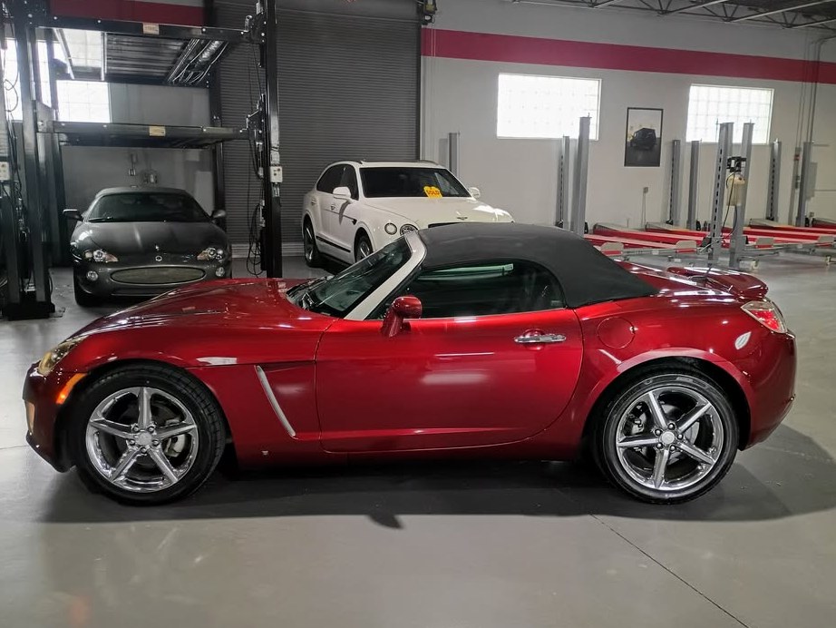 2009 Saturn Sky red line