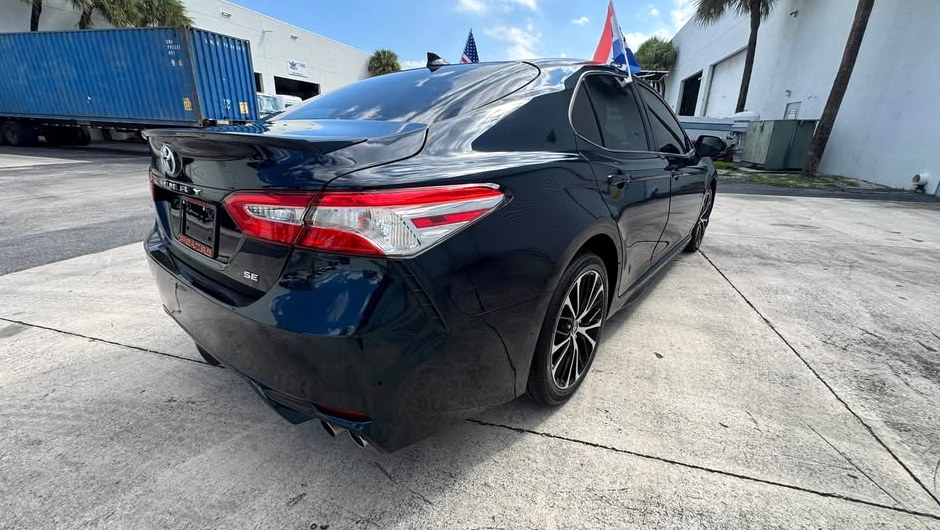 2020 Toyota Camry SE