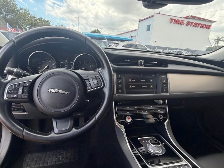 2016 Jaguar Xf Premium Sedan