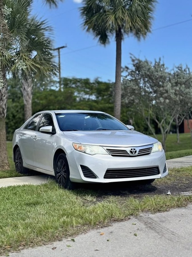 2012 Toyota Camry SE Sedan