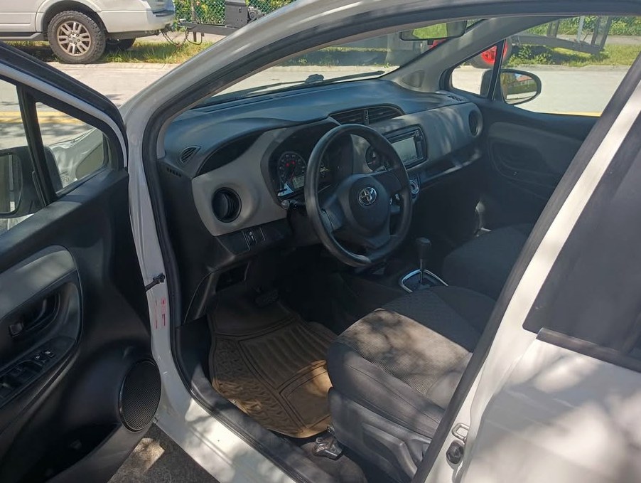 2016 Toyota Yaris hatchback 4