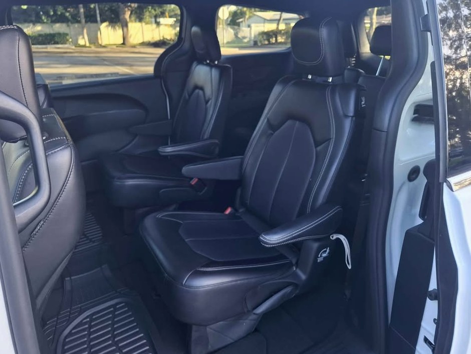 2025 Chrysler Pacifica L Minivan