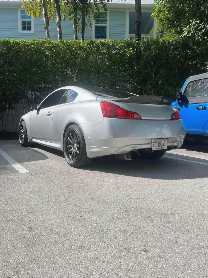 2011 Infiniti G37 sport