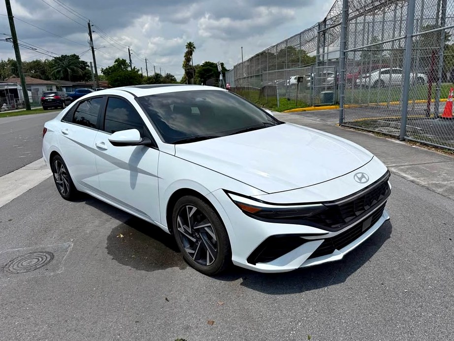 2024 Hyundai Elantra SEL Sedan