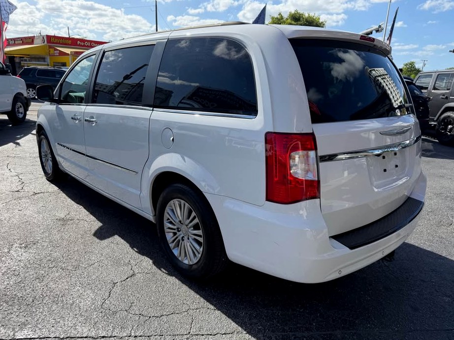 2016 Chrysler Town & country