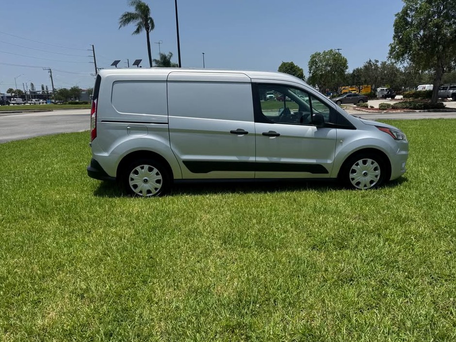 2022 Ford Transit connect cargo