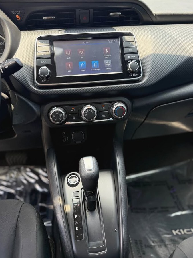 2024 Nissan Kicks S Sport