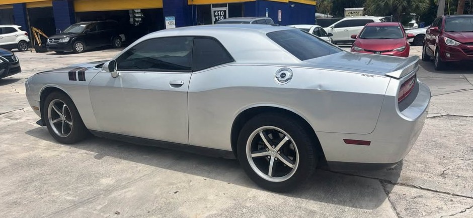 2012 Dodge Challenger SXT Coupe