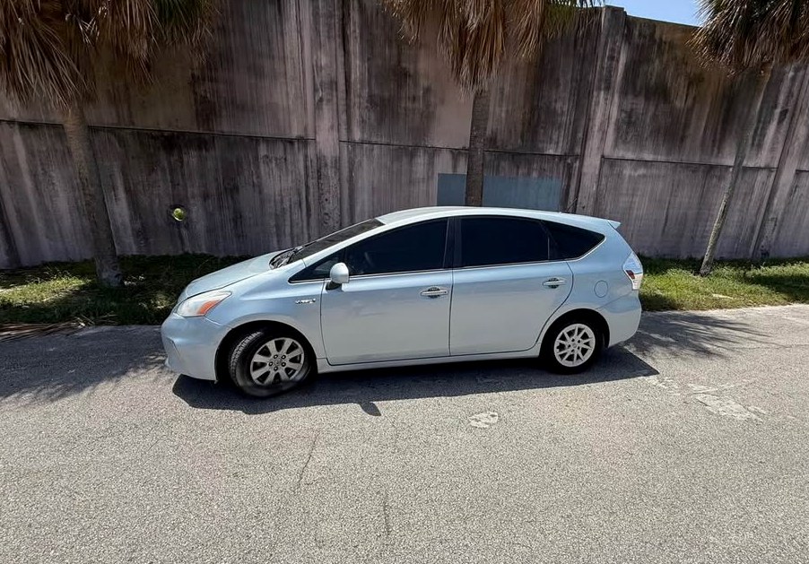 2013 Toyota Prius Five Hatchback