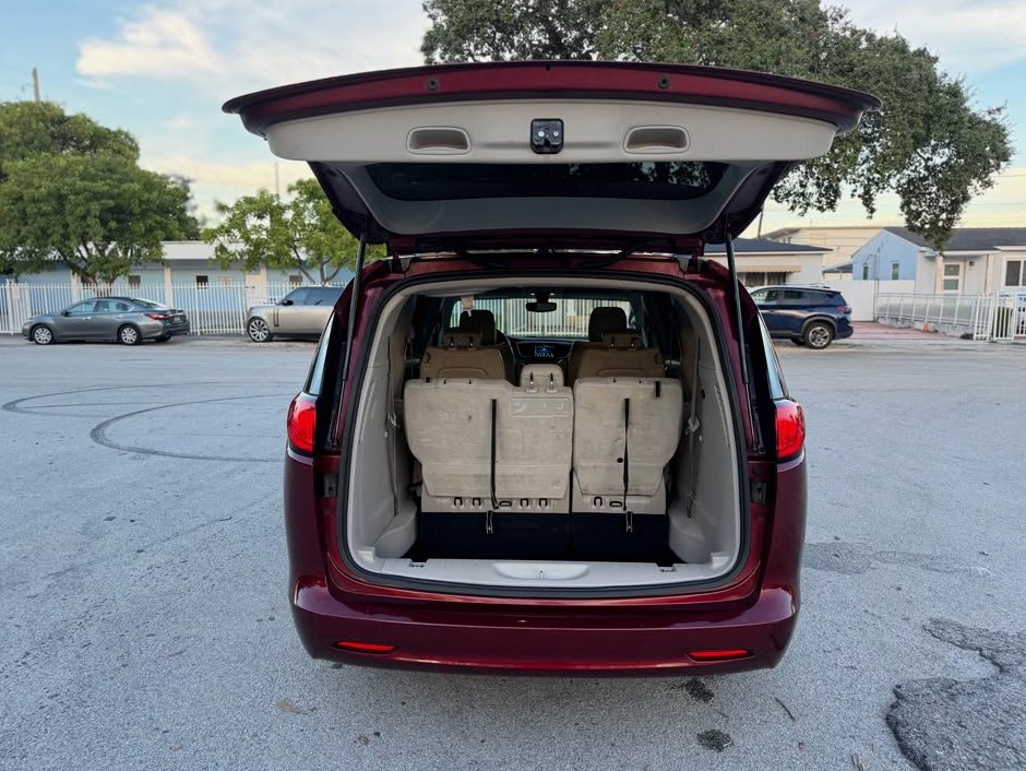 2021 Chrysler Voyager LE Minivan