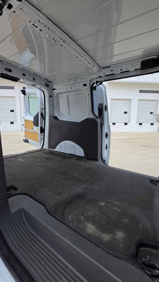 2023 Ford Transit connect cargo