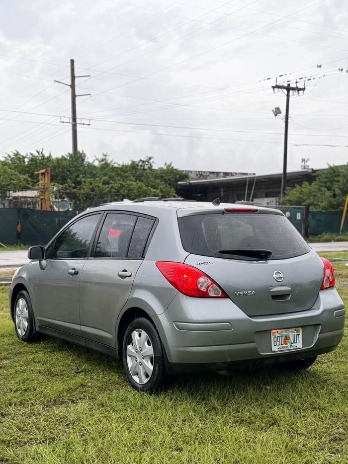 2009 Nissan Versa S Hatchback
