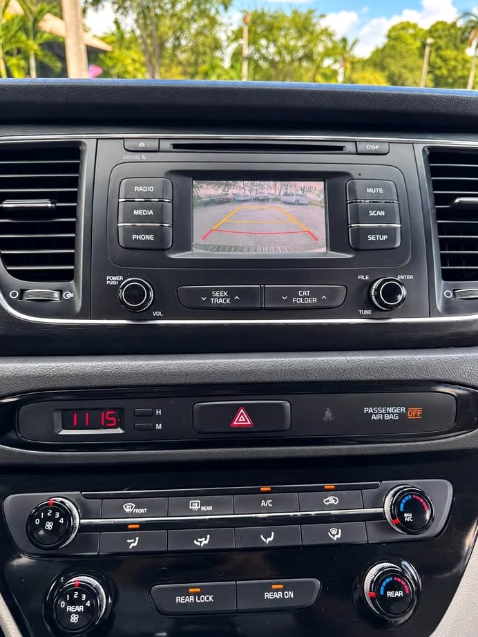 2017 Kia Sedona LX Minivan
