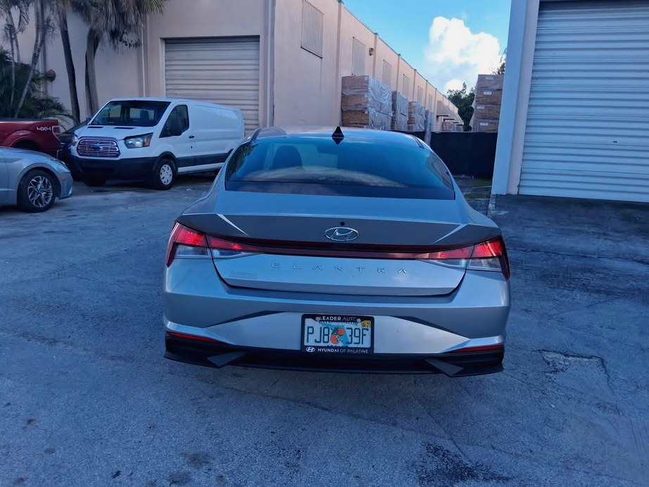 2023 Hyundai Elantra SE Sedan