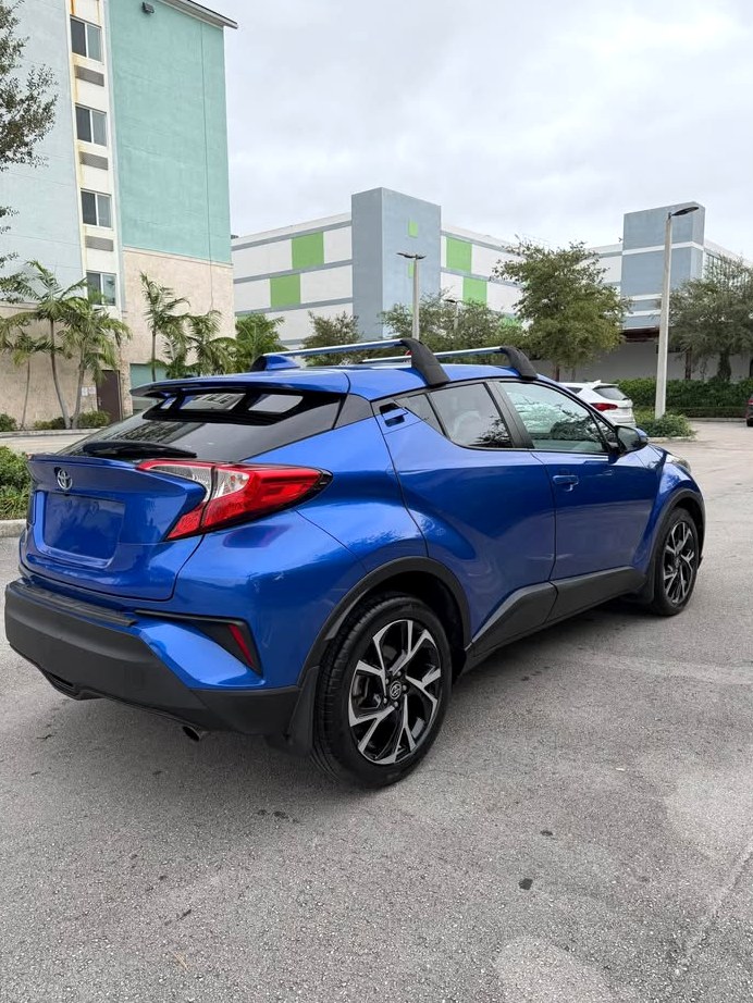 2022 Toyota C-hr XLE Premium