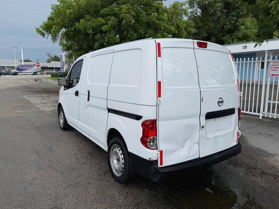 2017 Nissan Nv200 Van 4D