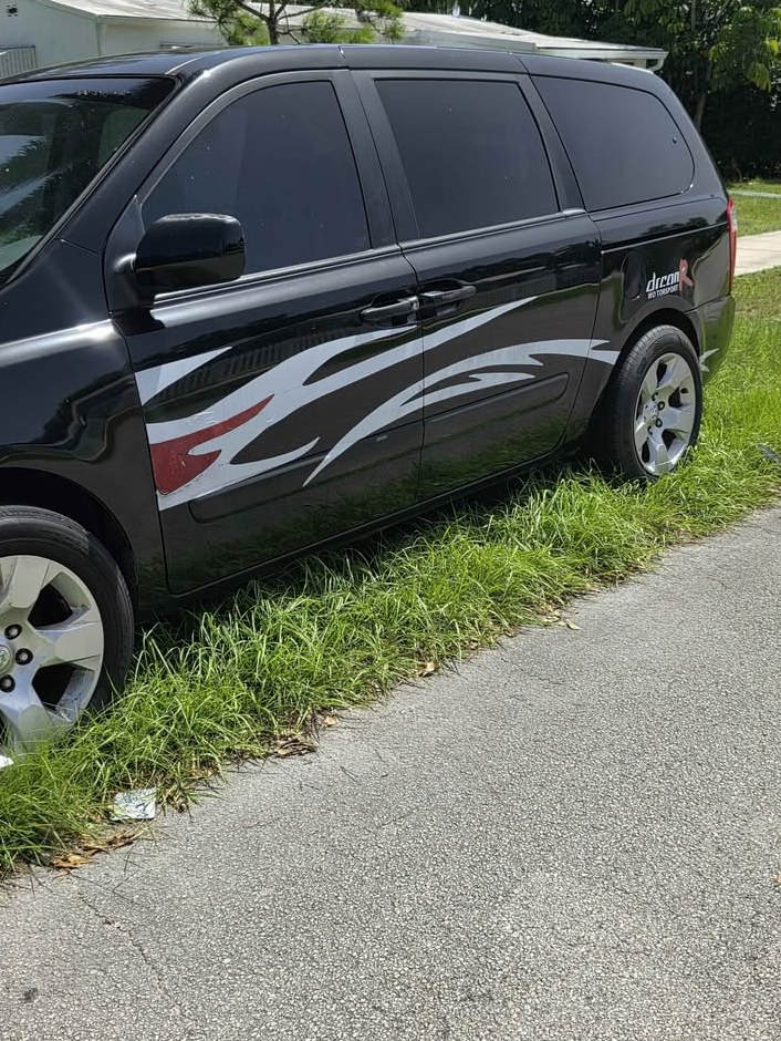 2008 Kia Sedona LX Minivan