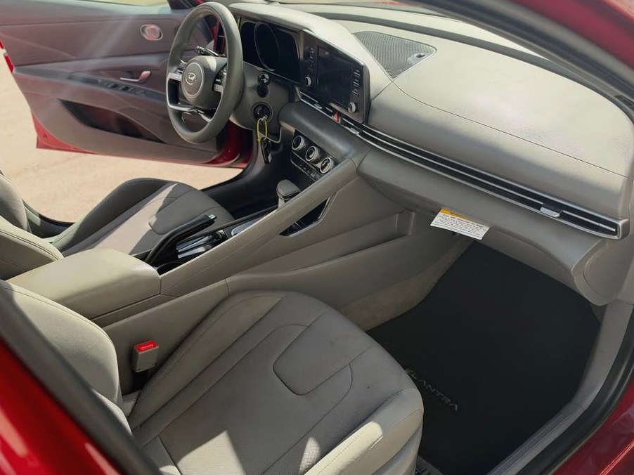 2023 Hyundai Elantra SEL Sedan