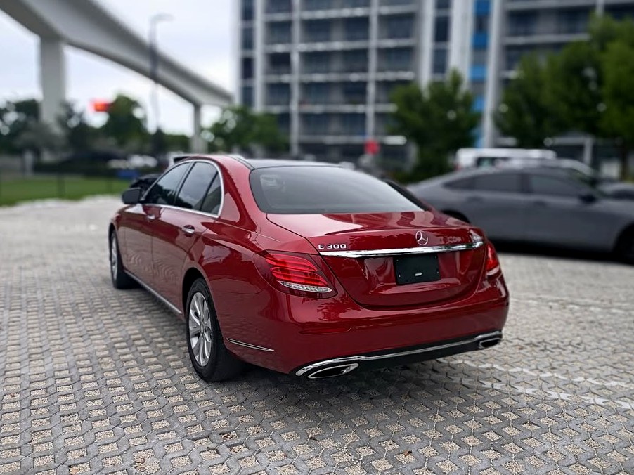 2018 Mercedes-Benz 391196981458827 300 e