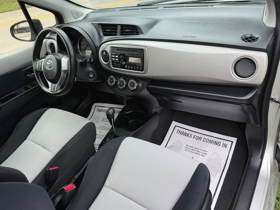 2013 Toyota Yaris LE Hatchback