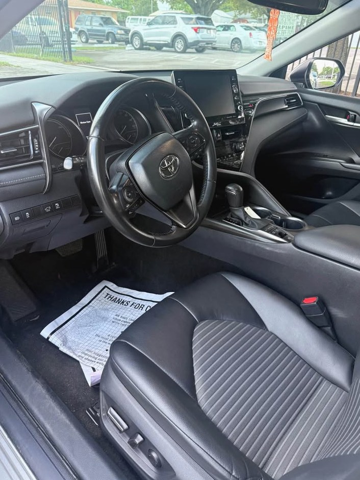 2023 Toyota Camry hybrid SE