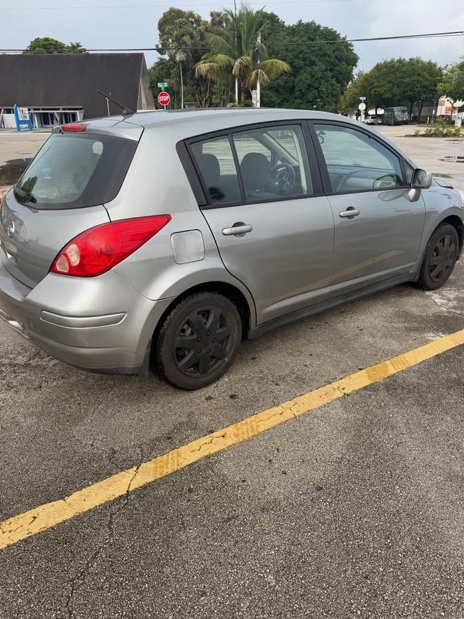 2009 Nissan Versa S Hatchback